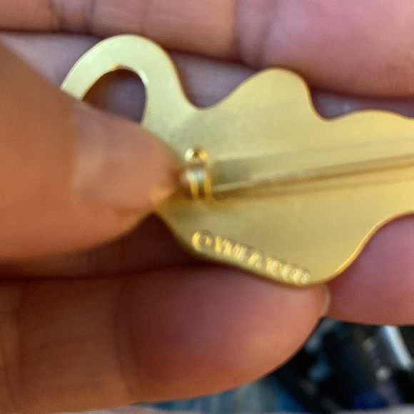 Cat pin marked 1988 VMFA - Picture 4 of 5